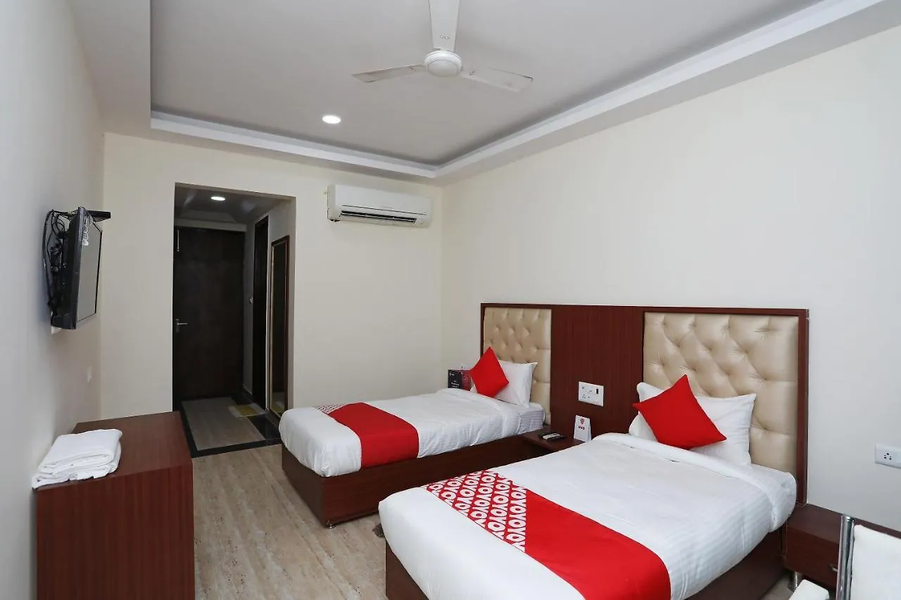 Oyo 19122 Mastana Palace Varanasi