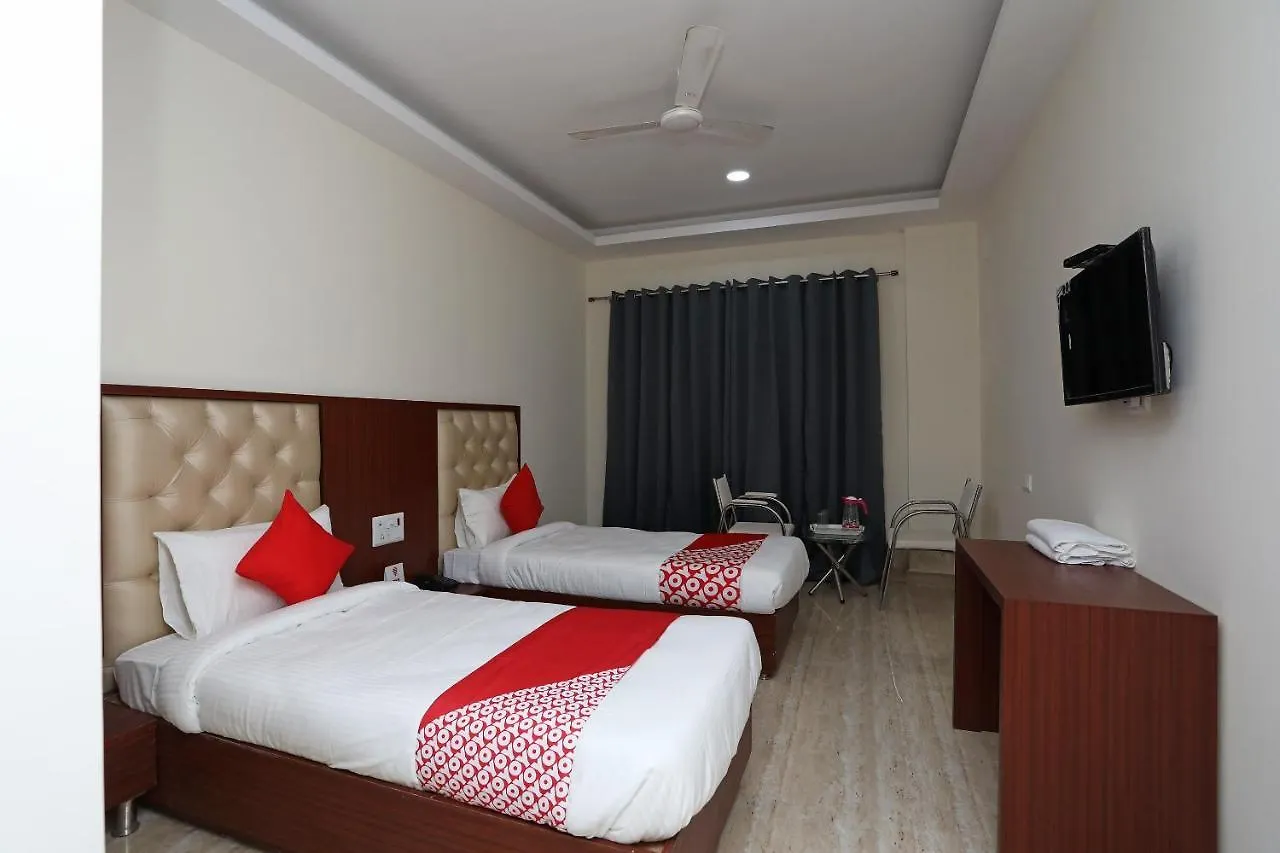Oyo 19122 Mastana Palace Varanasi