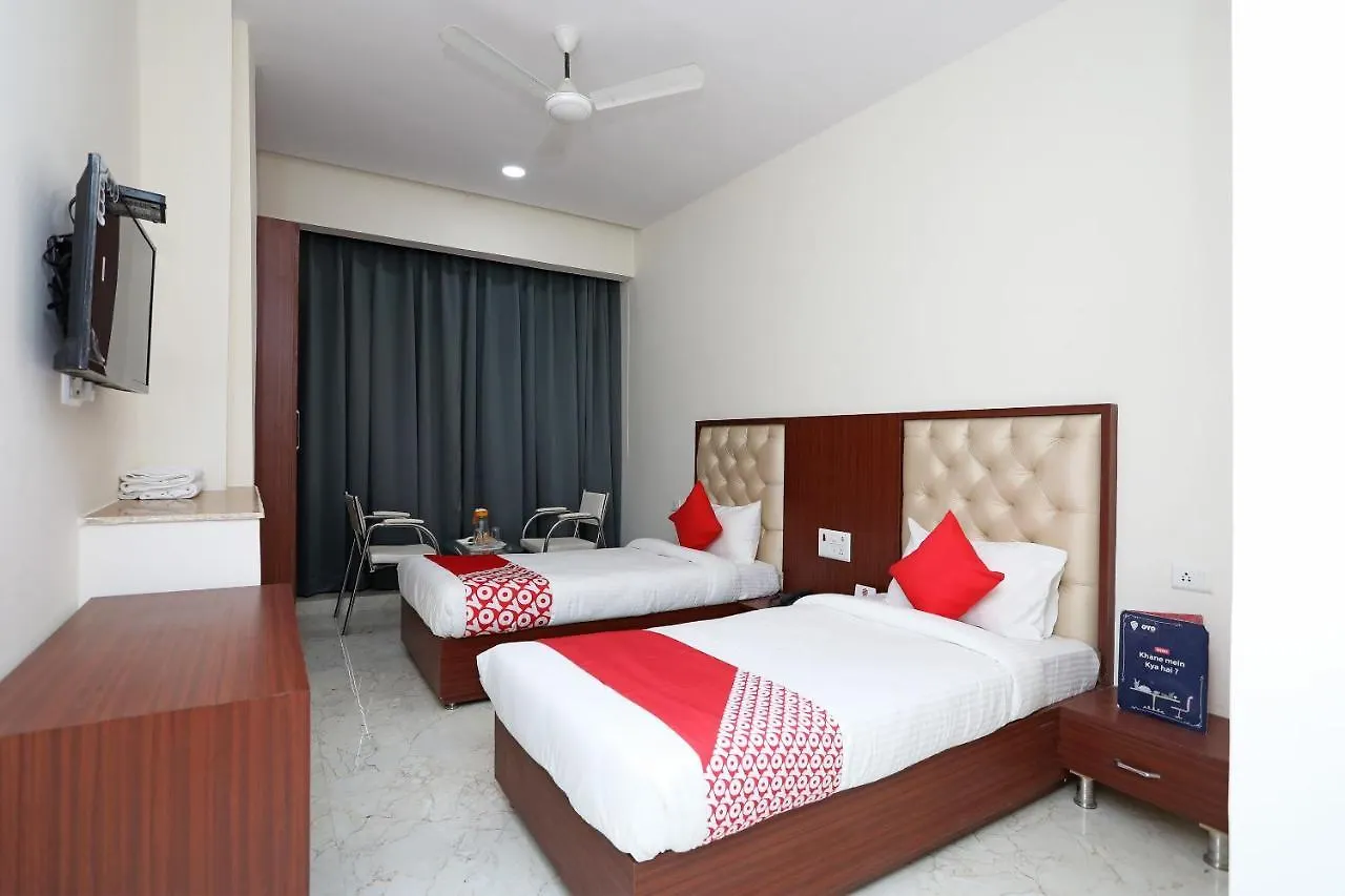 Oyo 19122 Mastana Palace Varanasi