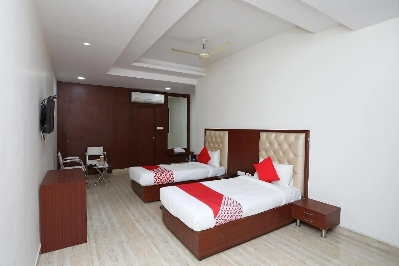 Oyo 19122 Mastana Palace Varanasi